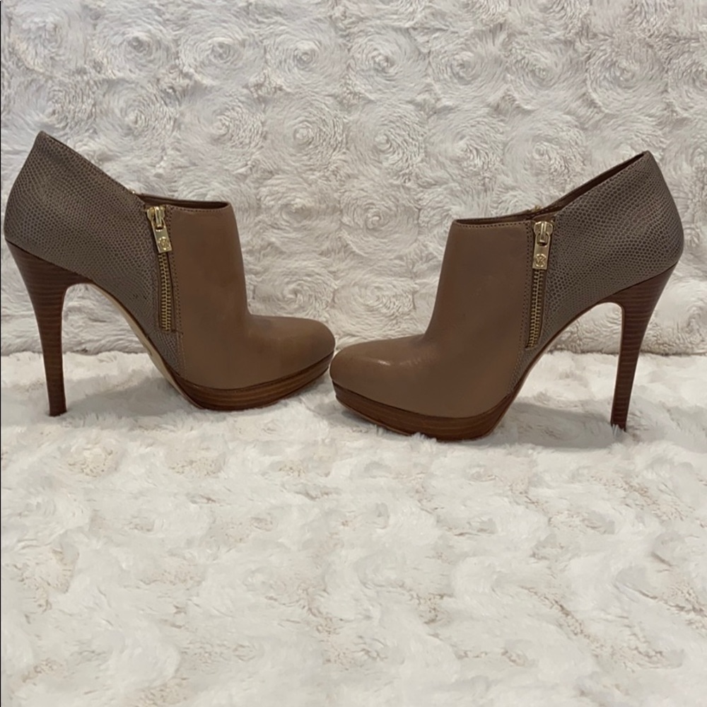 Michael Kors 8M light brown Leather ankle boots